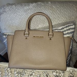 MICHAEL KORS SELMA MEDIUM SEFFIANO LEATHER SATCHEL